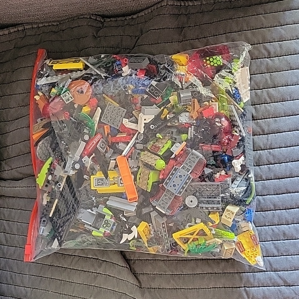 Lego 4lbs assorted pieces